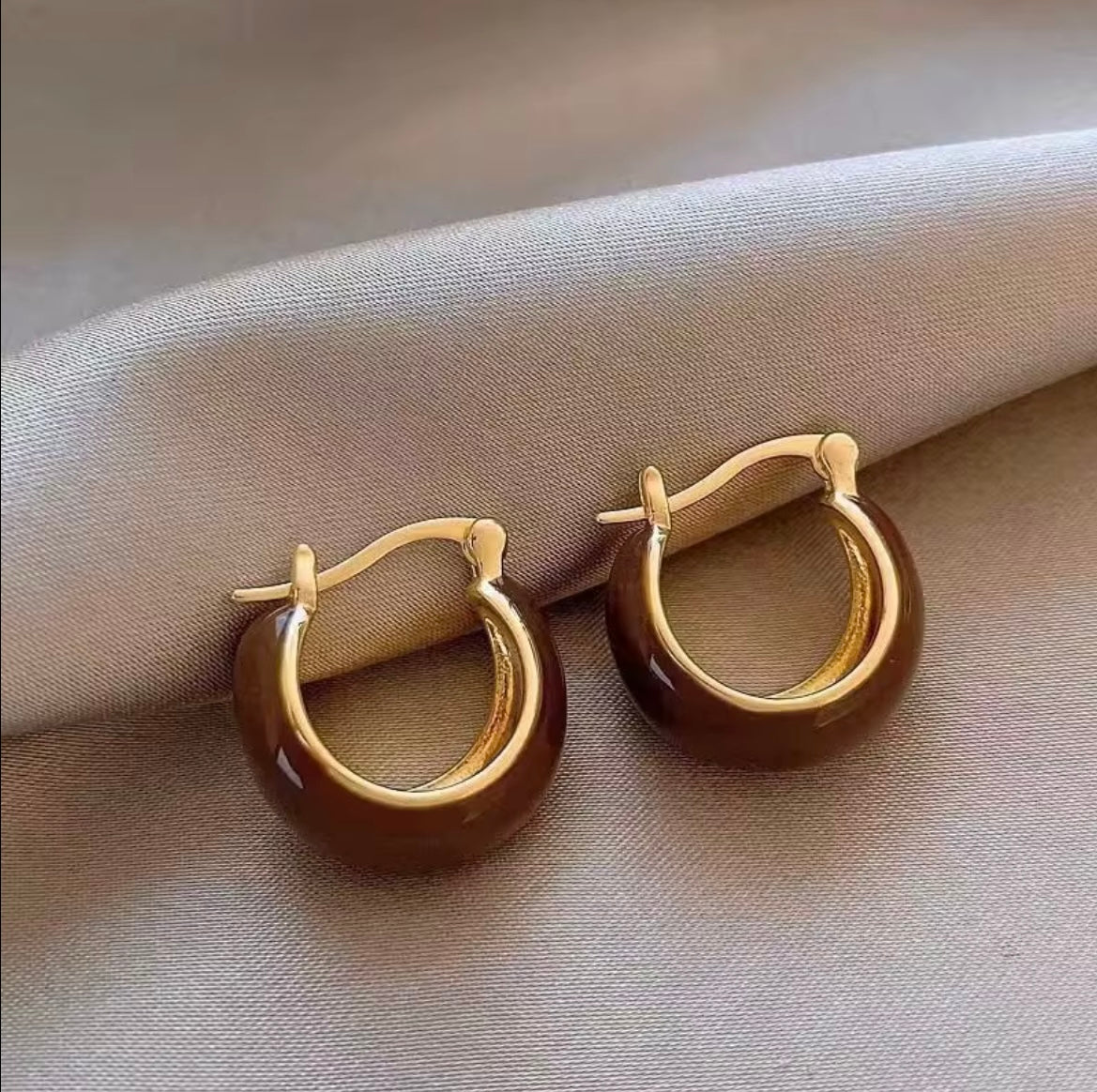 Dripping Oil U-Shaped Earring