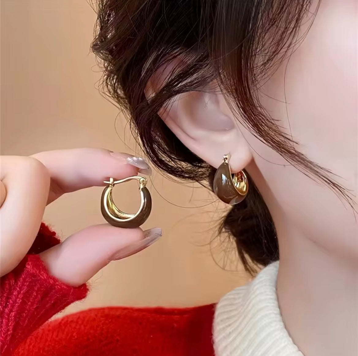 Dripping Oil U-Shaped Earring