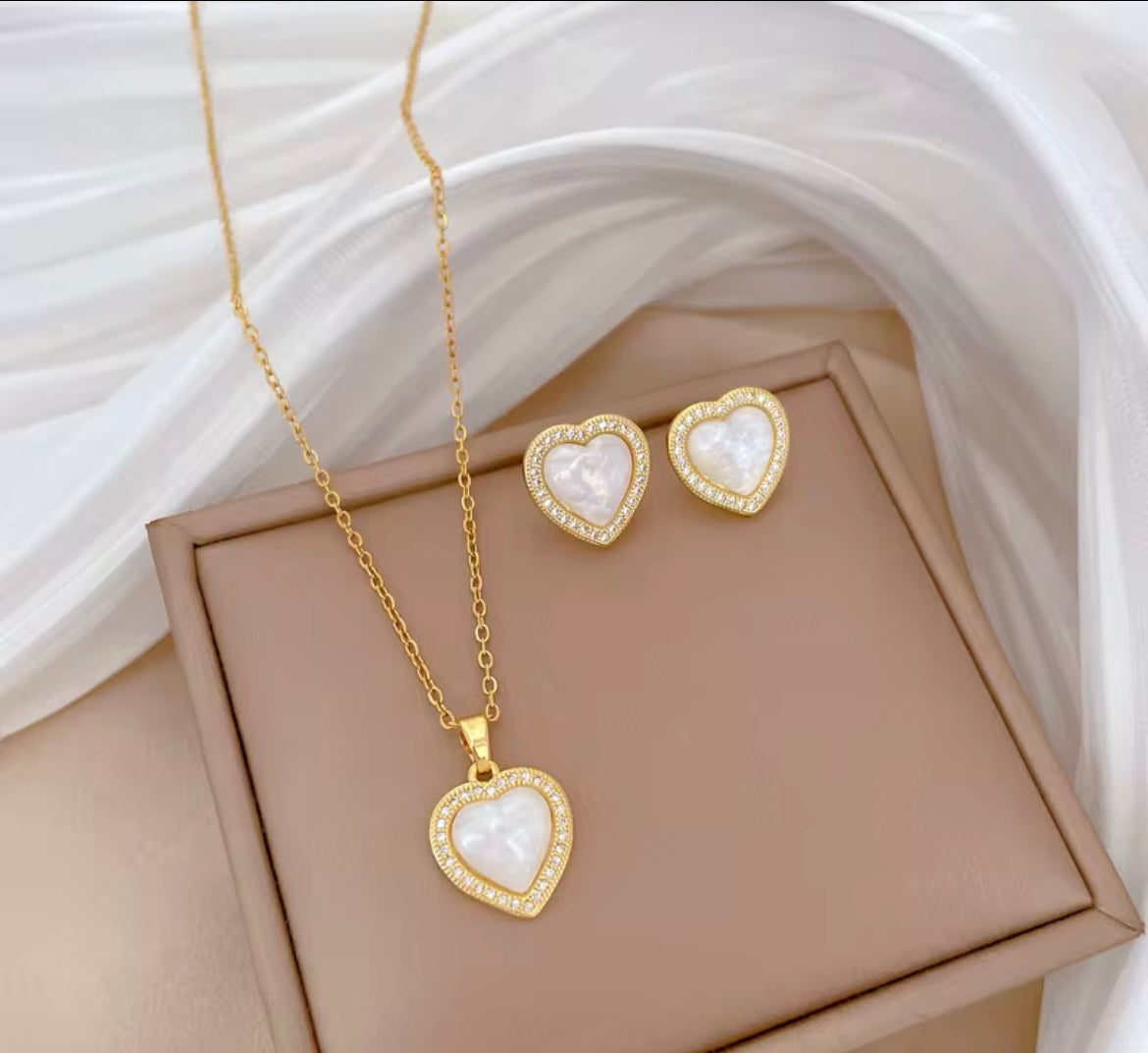Pearl Heart-Shaped Necklace Set