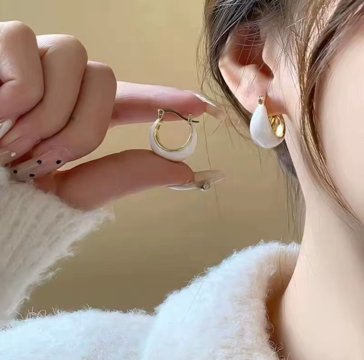 Dripping Oil U-Shaped Earring