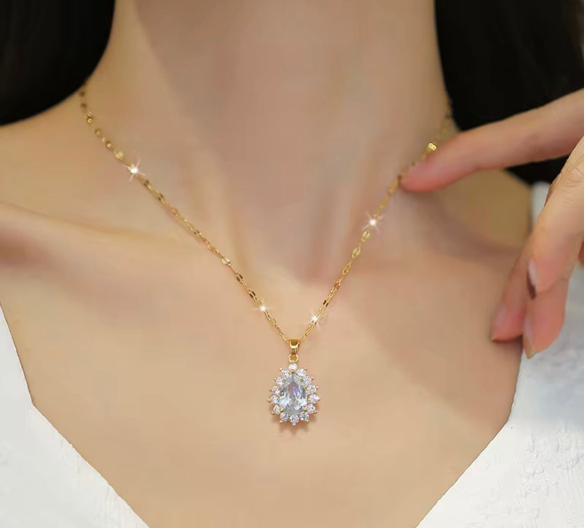Regal Teardrop Radiance Set