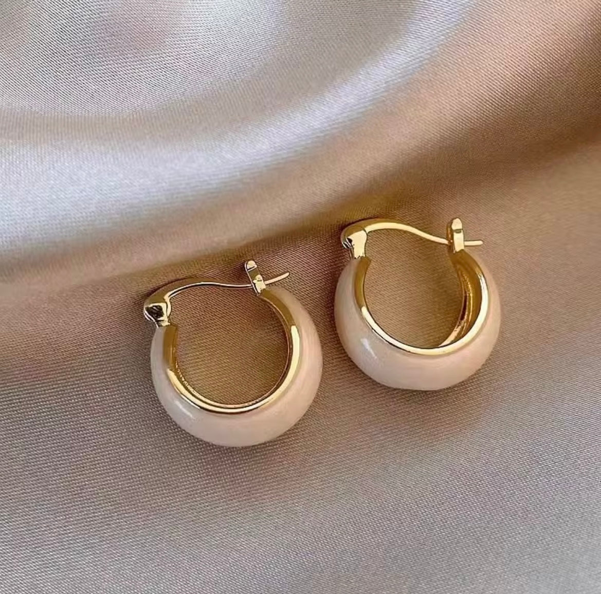 Dripping Oil U-Shaped Earring