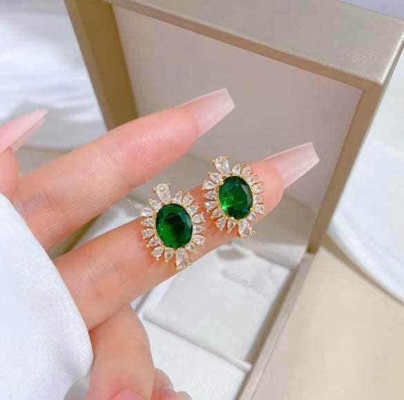 ￼Green Cubic Zirconia Geometric Necklace