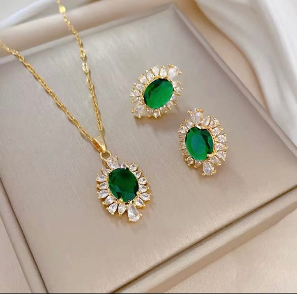 ￼Green Cubic Zirconia Geometric Necklace