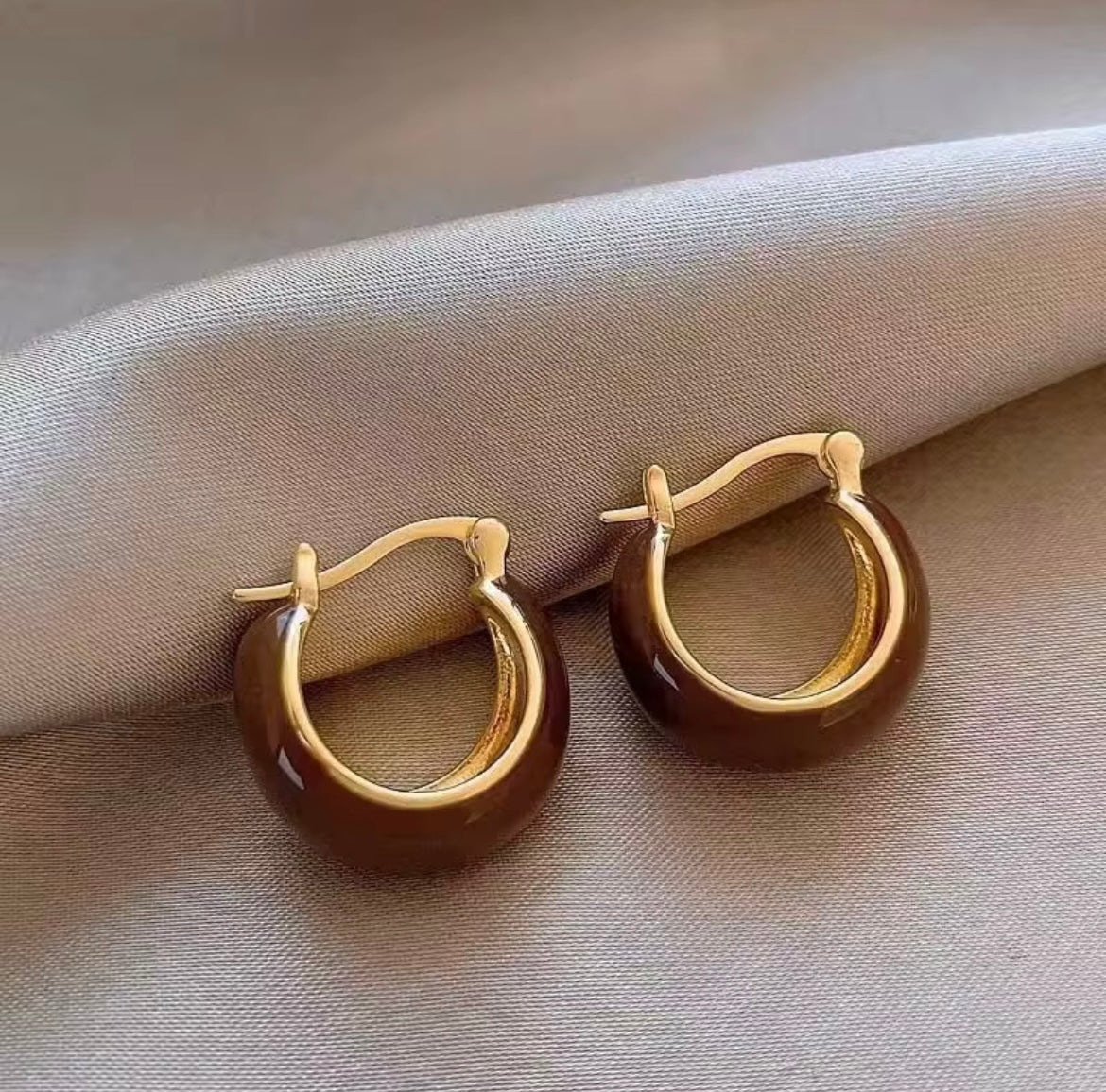 Dripping Oil U-Shaped Earring